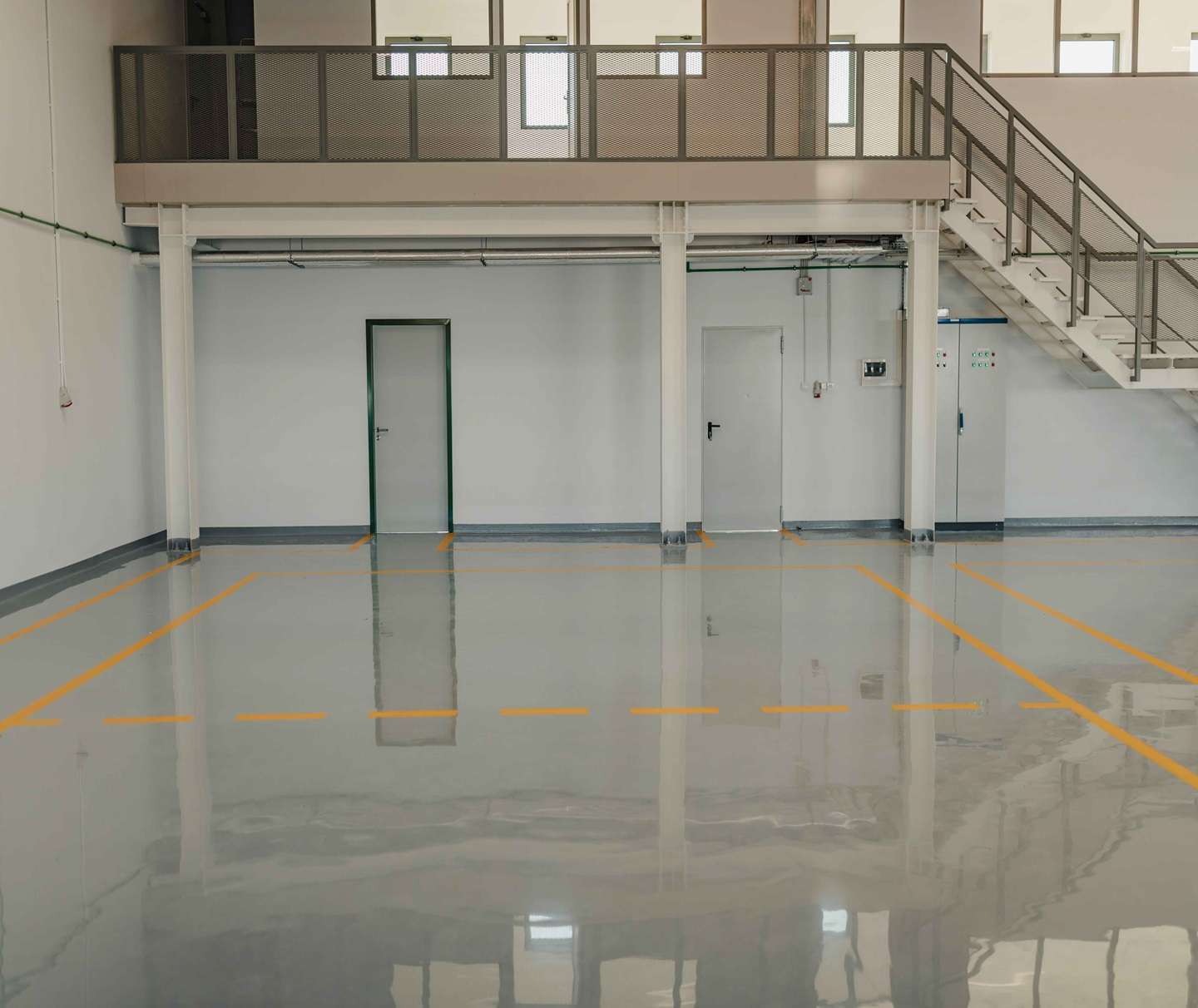 //floorsservices.com/wp-content/uploads/2024/07/Epoxy_Flooring_1.jpg